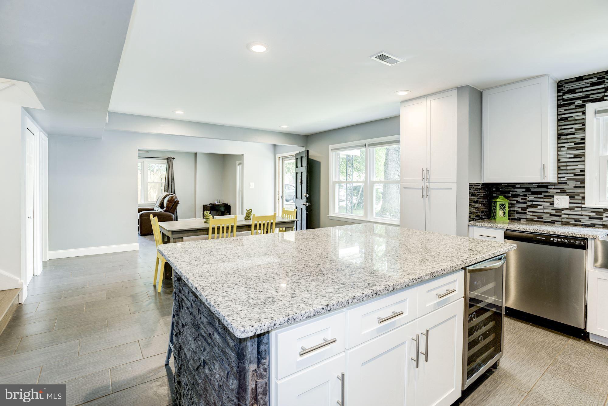 8410 Wagon Wheel Road Alexandria, VA 22309 - Photo 4 of 52 Enormous island - wonderful counterspace!