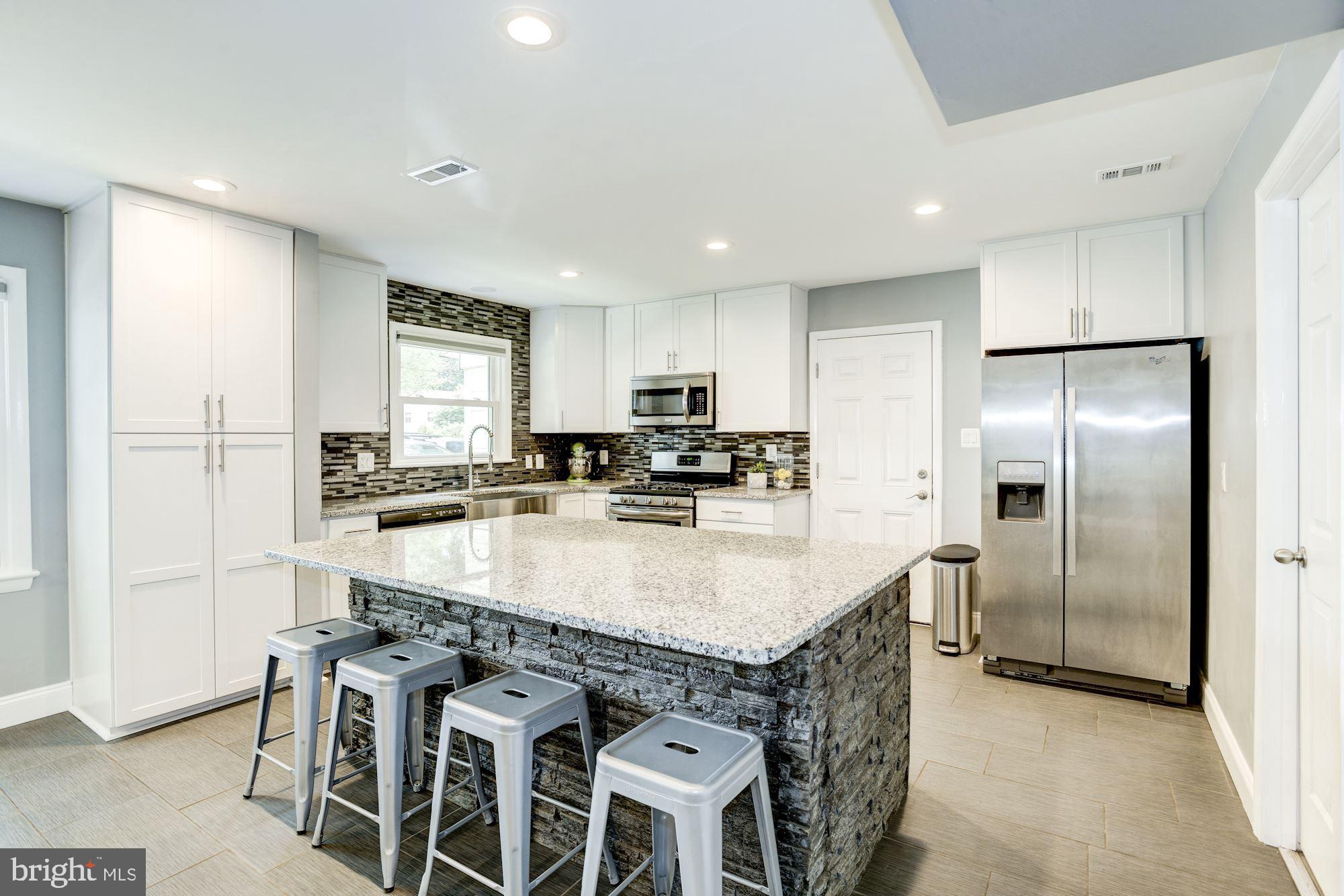 8410 Wagon Wheel Road Alexandria, VA 22309 - Photo 8 of 52 Casual meals or formal dining options