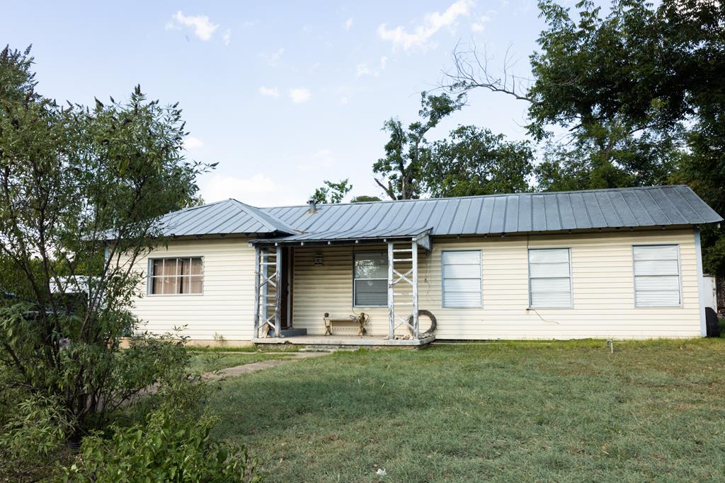 1300 4th Street Kerrville, TX 78028 - Photo 1 of 8 Main View