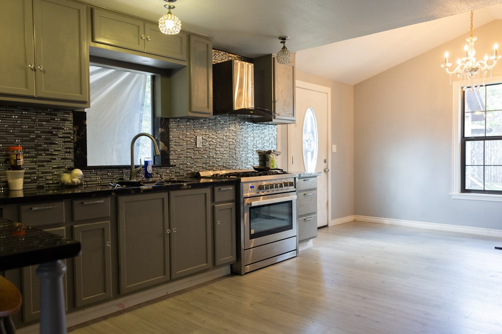 1300 4th Street Kerrville, TX 78028 - Photo 2 of 8