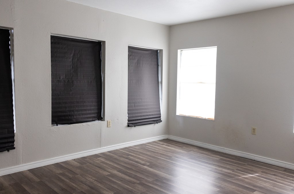 1300 4th Street Kerrville, TX 78028 - Photo 4 of 8