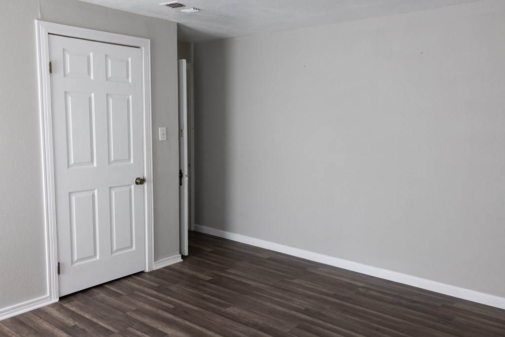 1300 4th Street Kerrville, TX 78028 - Photo 6 of 8