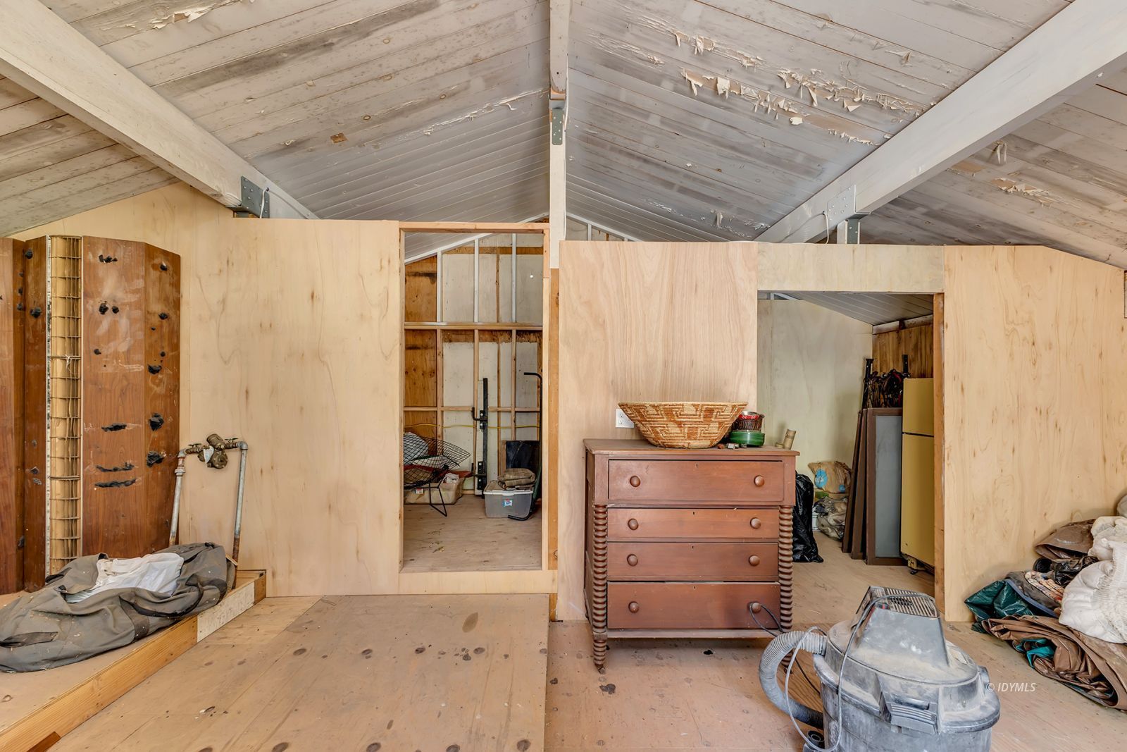 25100 Indian Rock Road Idyllwild, CA 92549 - Photo 54 of 75 a view of room with closet