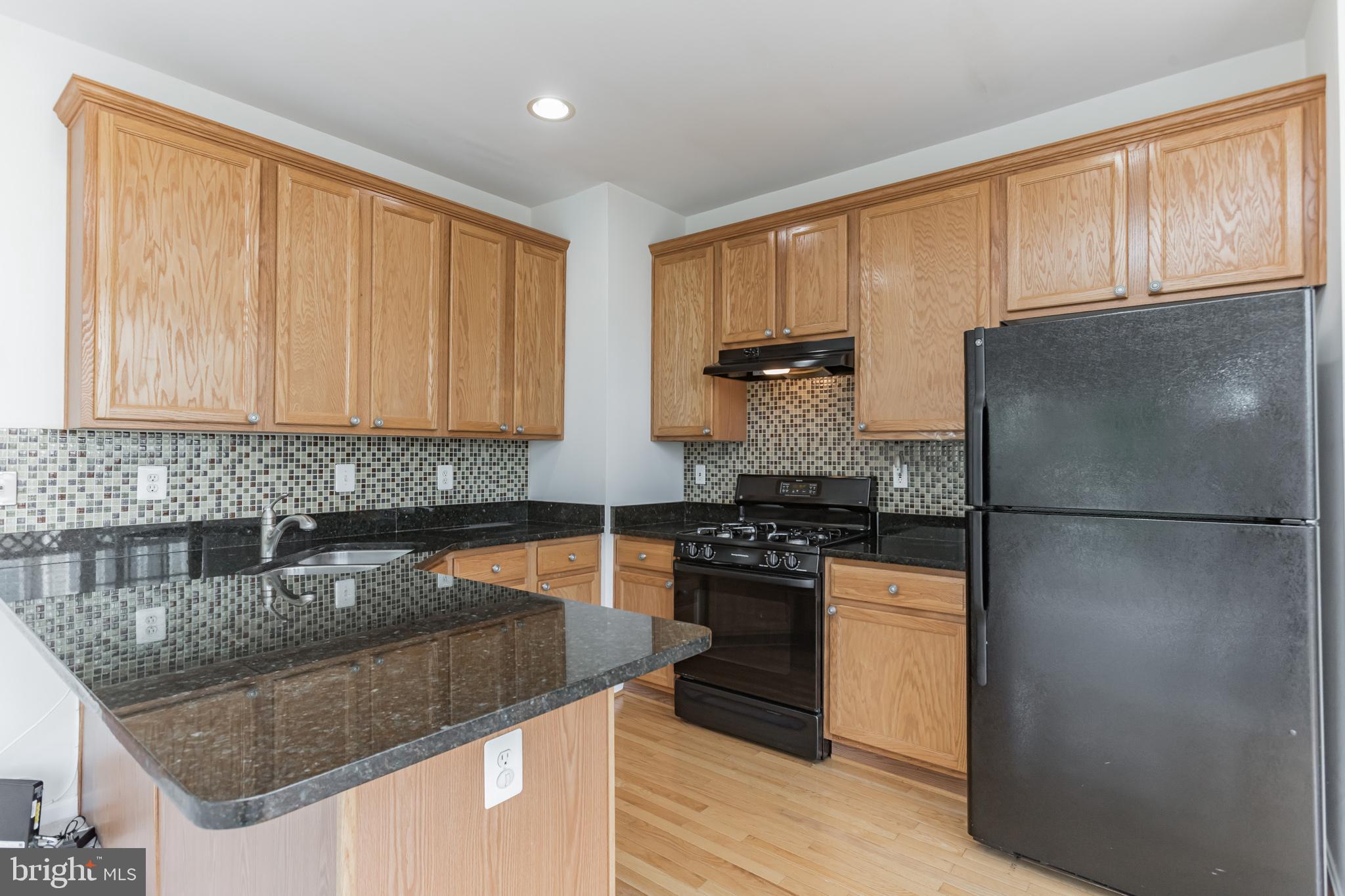 11508 Rabbit Run Terrace Silver Spring, MD 20904 - Photo 6 of 29 Kitchen with breakfast bar