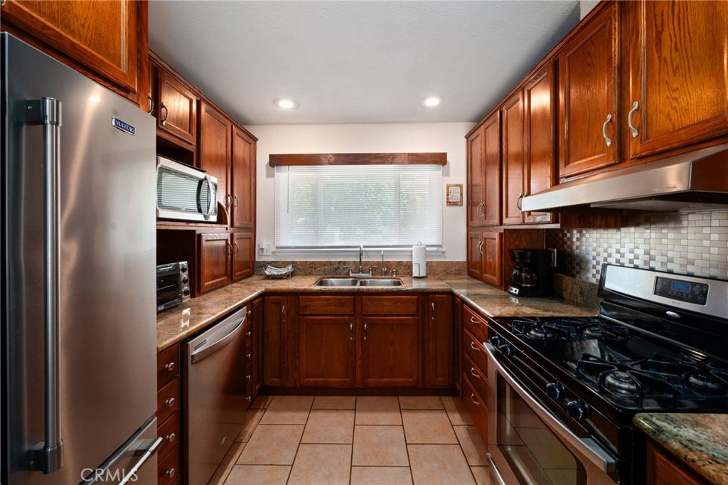 4088 Lively Street Riverside, CA 92505 - Photo 10 of 28