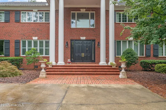 $1,295,000 | 16 Mulbren Court, Pinehurst, NC 28374