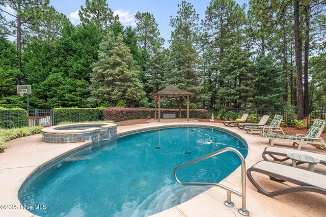 $1,295,000 | 16 Mulbren Court, Pinehurst, NC 28374