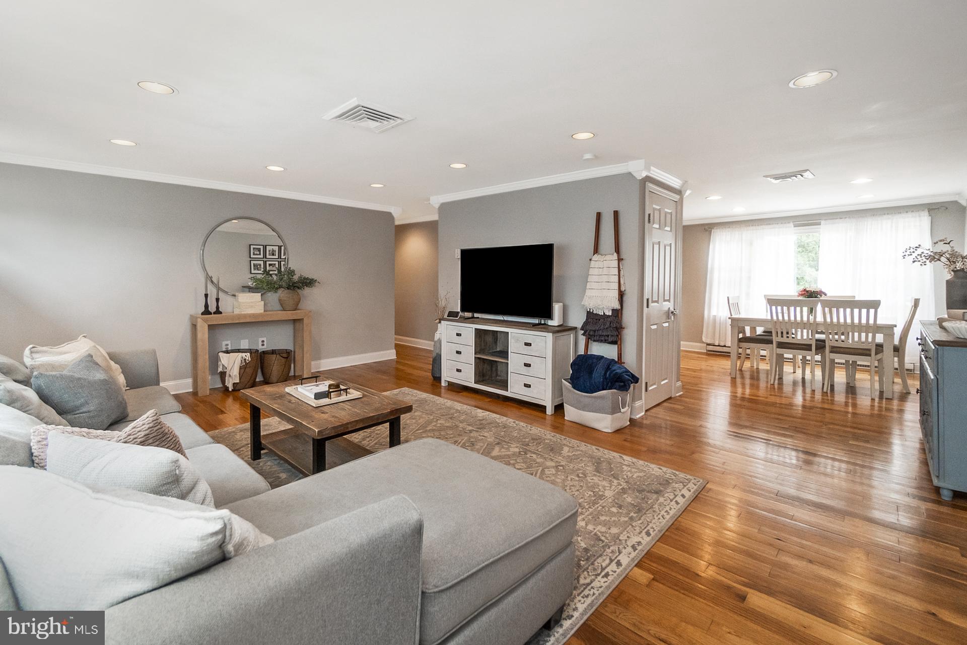 856 Roger Road Warminster, PA 18974 - Photo 20 of 55 Living Room