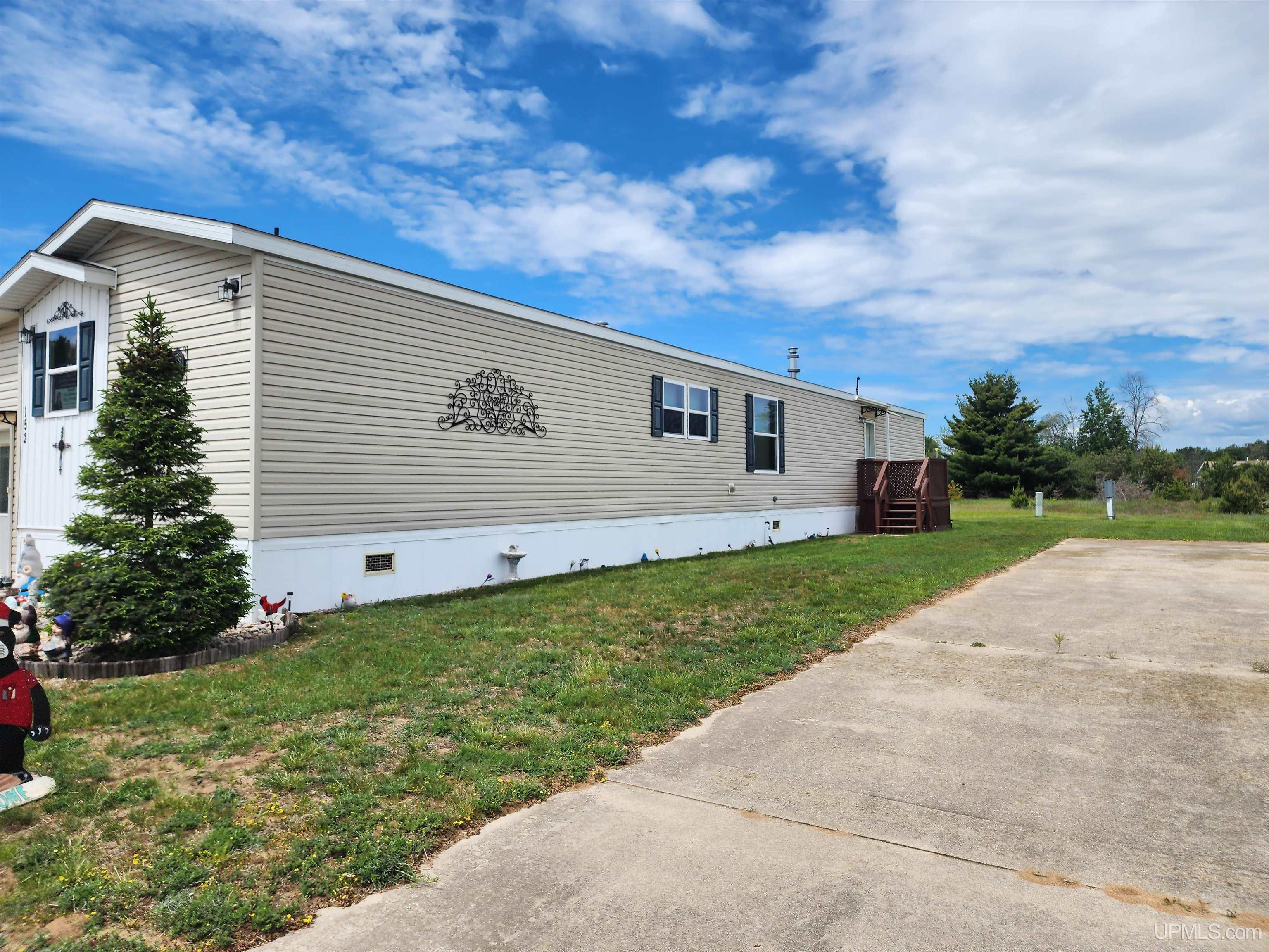 1620 Willow Creek Road Escanaba, MI 49829 - Photo 6 of 25