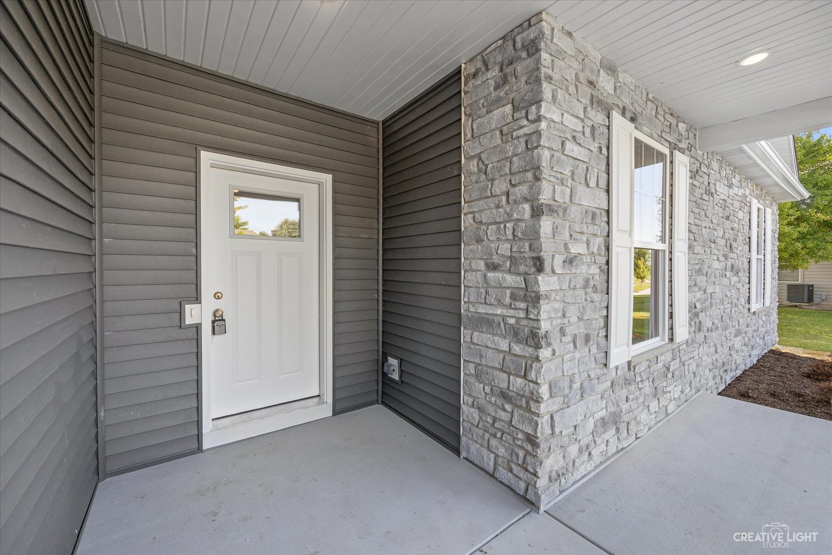 3428 Comstock Avenue DeKalb, IL 60115 - Photo 5 of 29 a view of entryway of the house