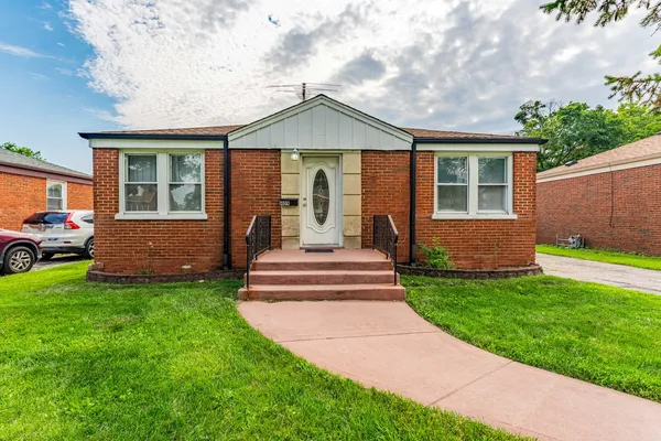 $249,900 | 409 Englewood Avenue, Hillside, IL 60162