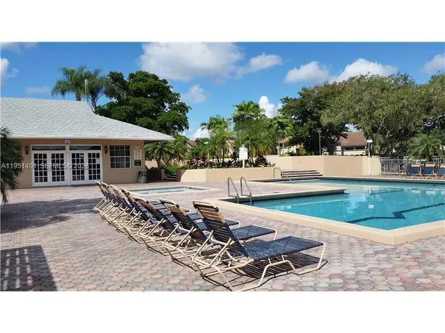 $2,300 | 2061 Northwest 96th Terrace, Unit 12P, Pembroke Pines, FL 33024