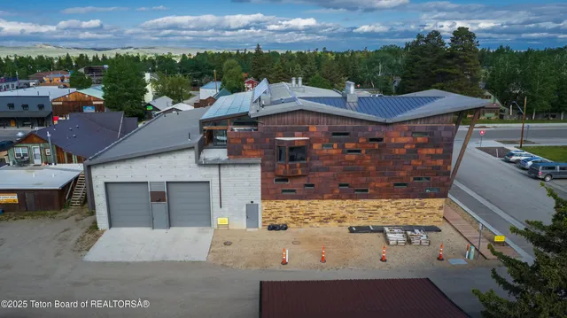 $3,500,000 | 174 West Magnolia Street, Pinedale, WY 82941