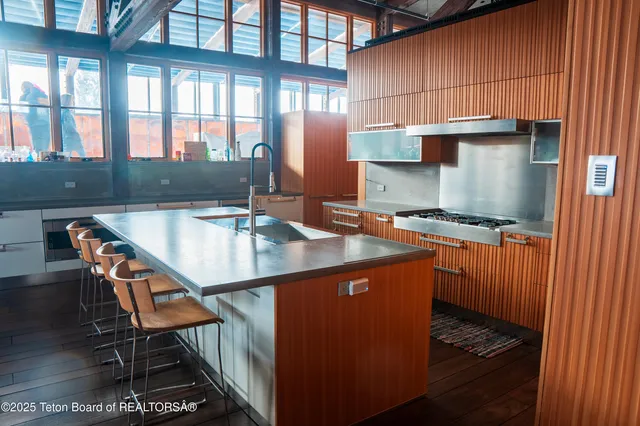 $3,500,000 | 174 West Magnolia Street, Pinedale, WY 82941