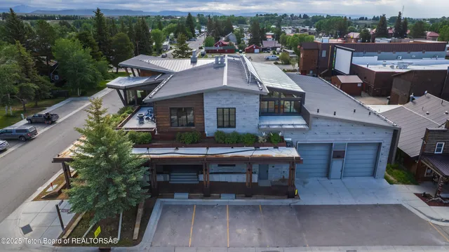 $3,500,000 | 174 West Magnolia Street, Pinedale, WY 82941