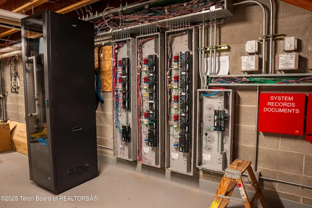 $3,500,000 | 174 West Magnolia Street, Pinedale, WY 82941