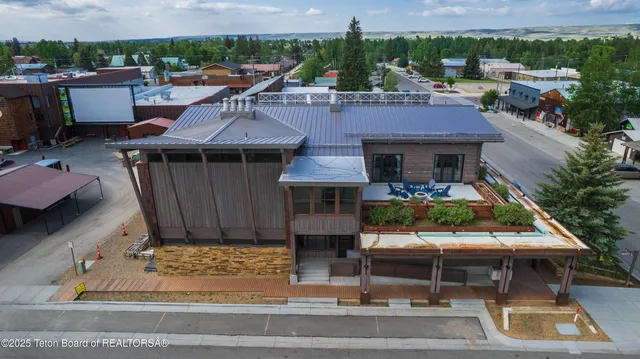 $3,500,000 | 174 West Magnolia Street, Pinedale, WY 82941