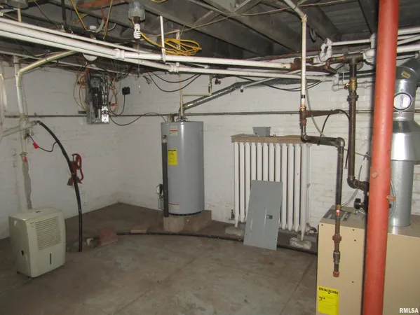 $88,000 | 502 East Broadway, Astoria, IL 61501