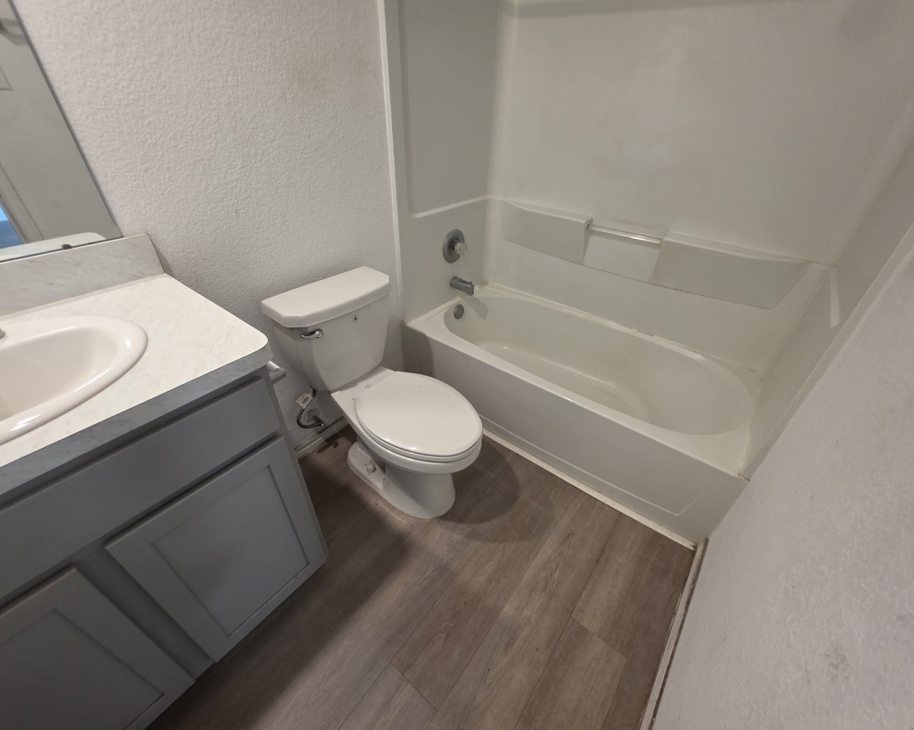 201 Bennett Street Angleton, TX 77515 - Photo 8 of 18 Primary bath