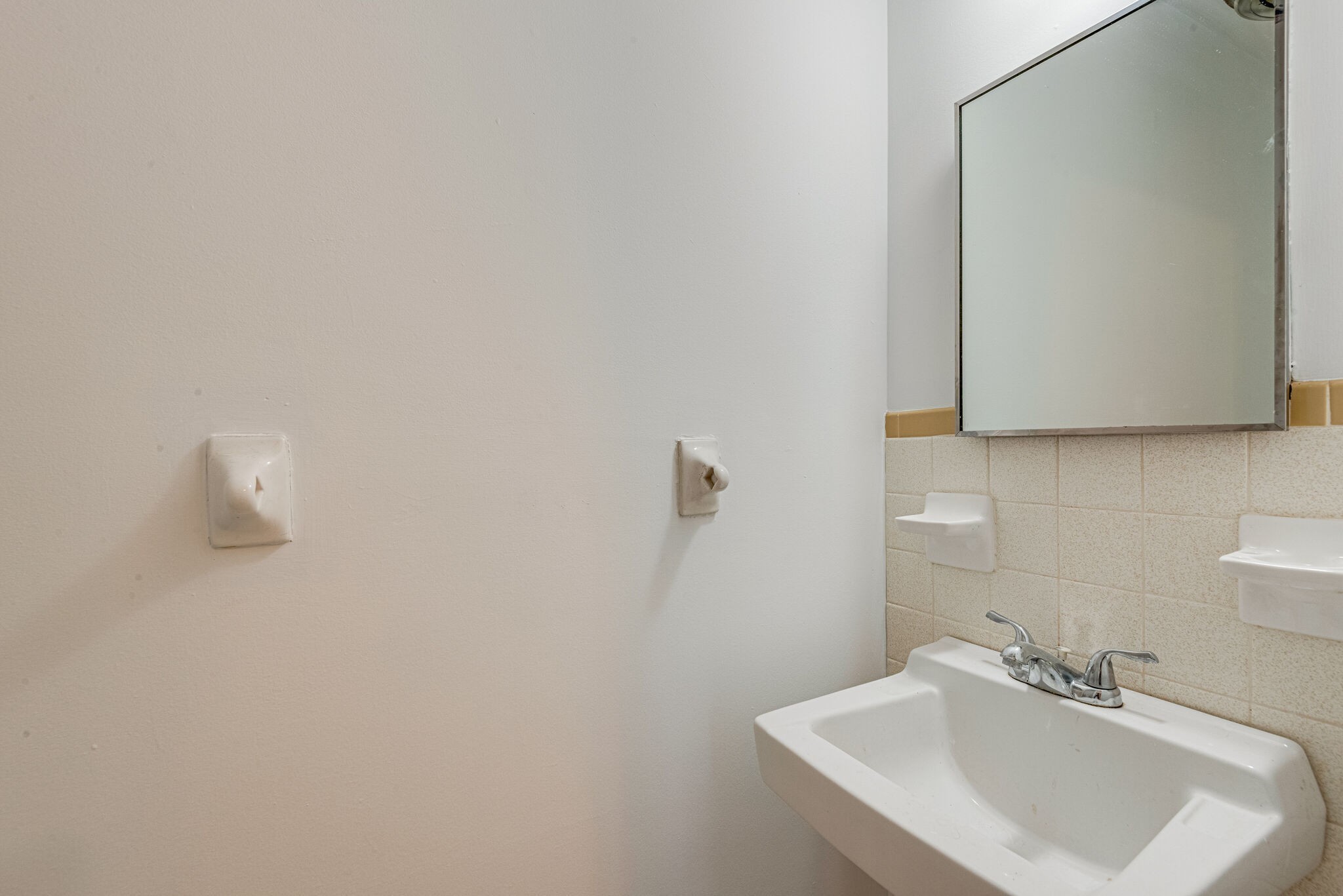 108 Chestnut Drive Dickson, TN 37055 - Photo 17 of 25 a bathroom with a sink a mirror and vanity