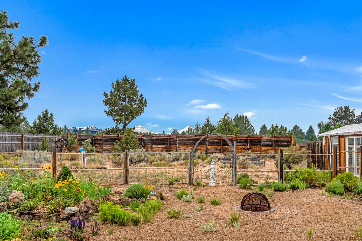 17960 Plainview Road Bend, OR 97703 - Photo 48 of 69 OReilly_20240729_68_97238_MTNS_72ppi