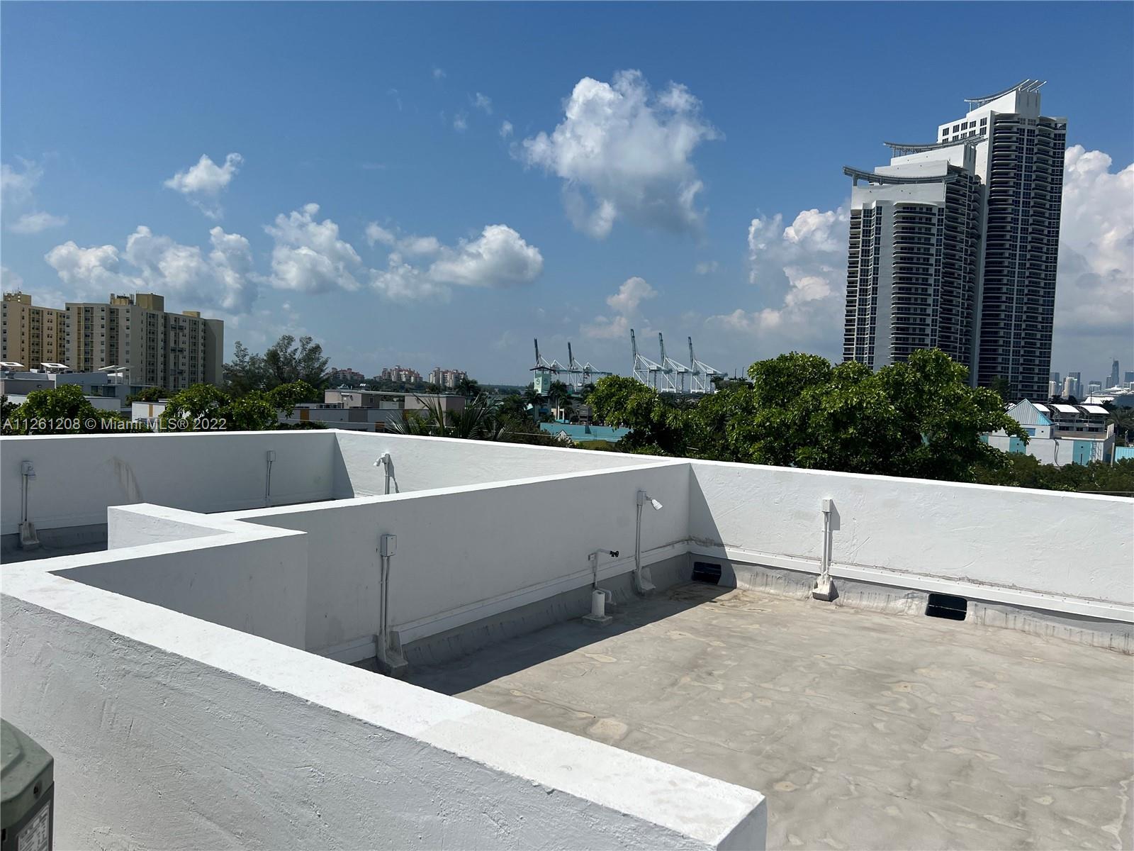 900 4th Street, Unit 2 Miami Beach, FL 33139 - Photo 15 of 15 a view of roof and city view