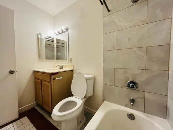 $1,395 | 5041 North 40th Avenue, Phoenix, AZ 85019
