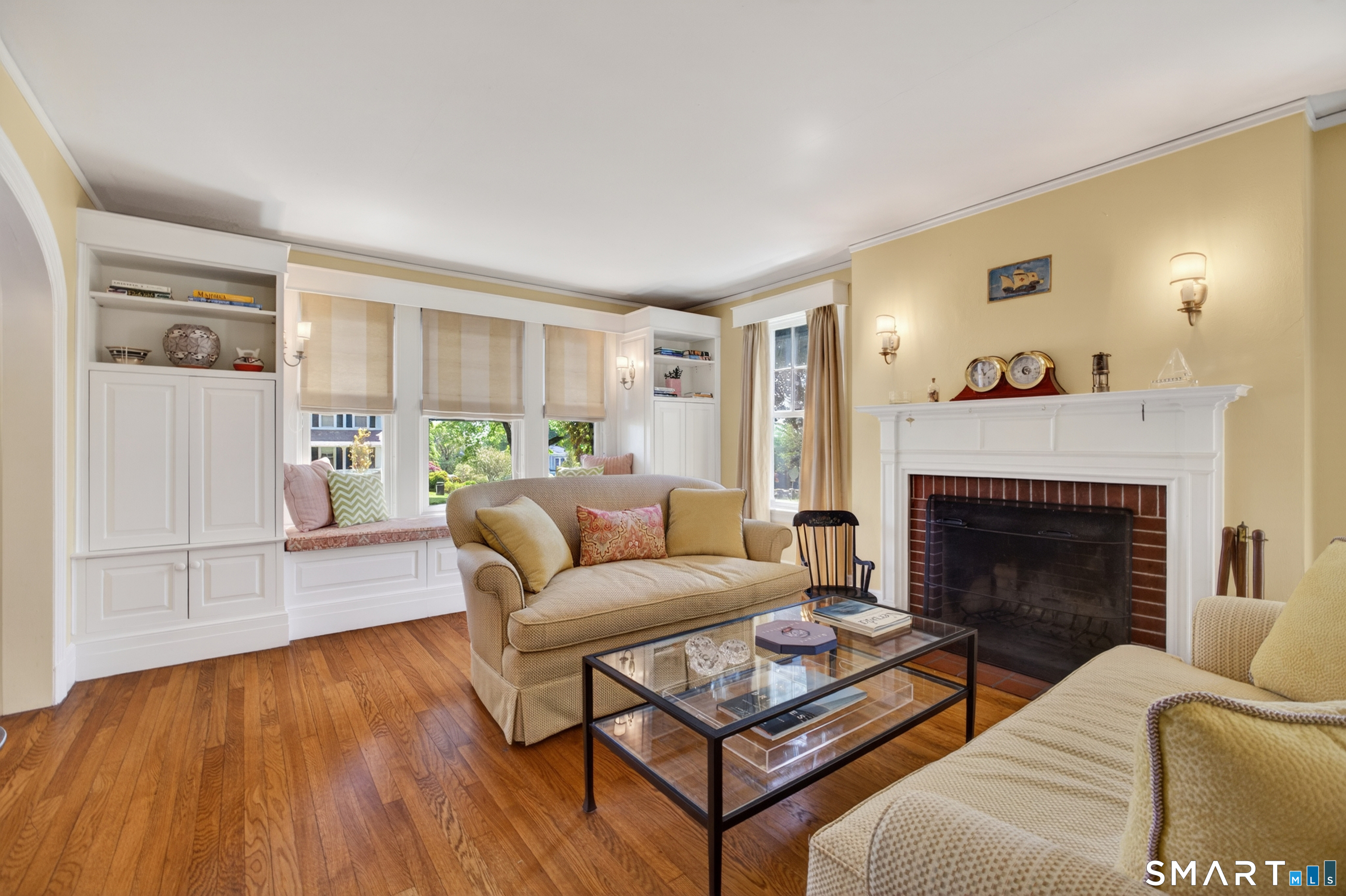 10 Prospect Street Groton, CT 06355 - Photo 7 of 40 a living room with furniture and a fireplace