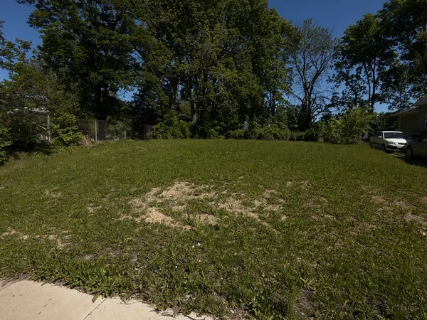 $8,000 | 911 West Front Street, Bloomington, IL 61701