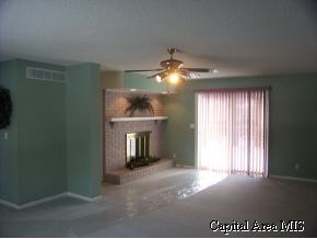 325 Astoria Road Springfield, IL 62704 - Photo 3 of 9