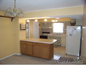 325 Astoria Road Springfield, IL 62704 - Photo 4 of 9