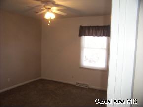 325 Astoria Road Springfield, IL 62704 - Photo 6 of 9