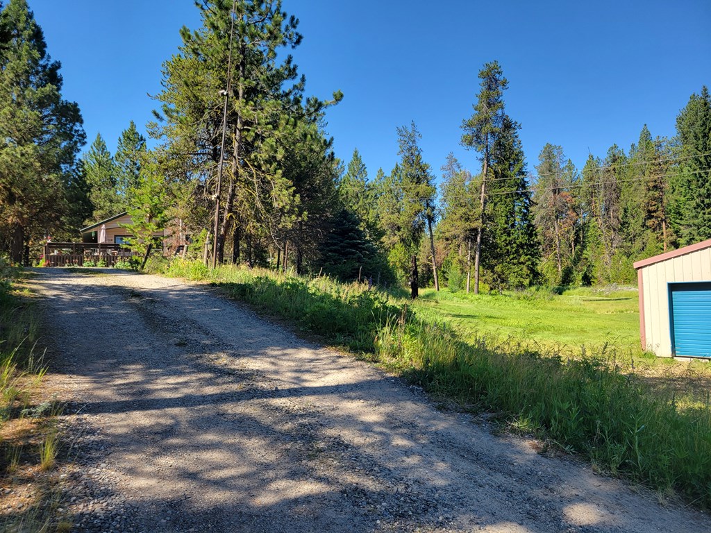 10525 Skunk Creek Road Cascade, ID 83611 - Photo 39 of 41 Driveway