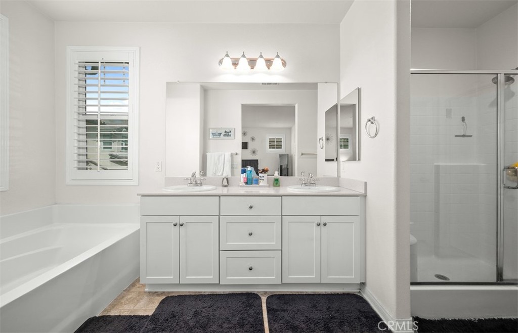 646 South Fillmore Avenue Rialto, CA 92376 - Photo 25 of 46 a bathroom with a tub sink and mirror
