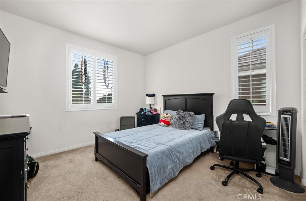 646 South Fillmore Avenue Rialto, CA 92376 - Photo 33 of 46 a bedroom with a bed and a desk