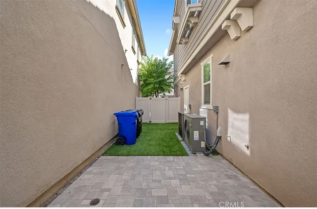 a view of entryway with a front door