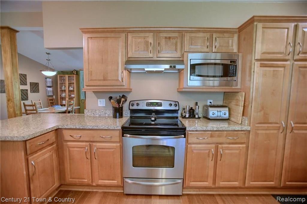 424 Gunder Drive Rochester Hills, MI 48309 - Photo 6 of 33