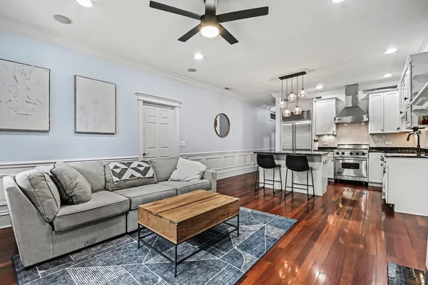 $625,000 | 2222 West Belmont Avenue, Unit 202, Chicago, IL 60618