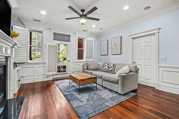 $625,000 | 2222 West Belmont Avenue, Unit 202, Chicago, IL 60618