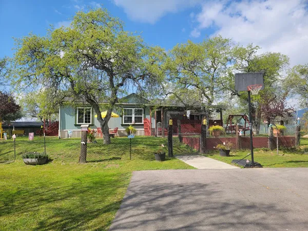 $395,000 | 33323 Buttercup Lane, Squaw Valley, CA 93675