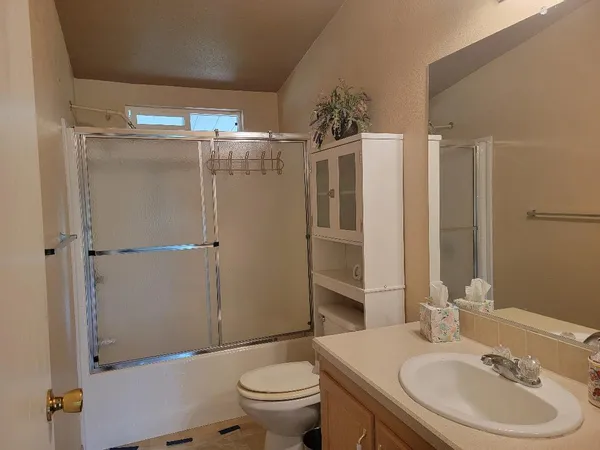$395,000 | 33323 Buttercup Lane, Squaw Valley, CA 93675