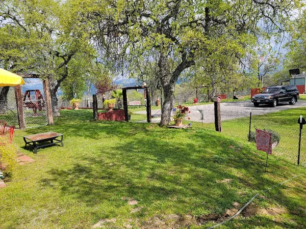 $395,000 | 33323 Buttercup Lane, Squaw Valley, CA 93675