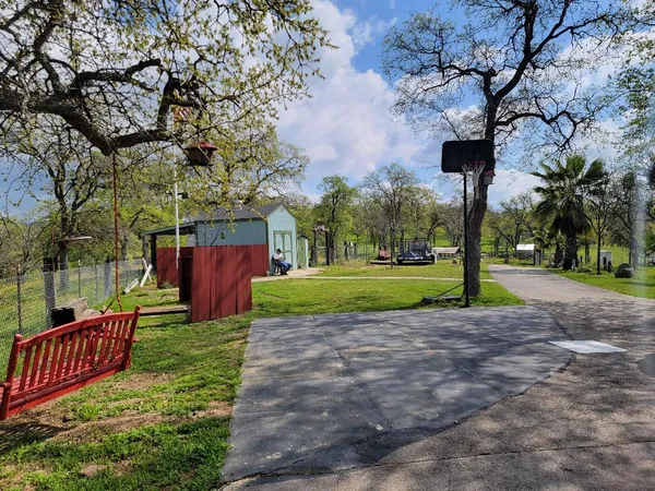 $395,000 | 33323 Buttercup Lane, Squaw Valley, CA 93675