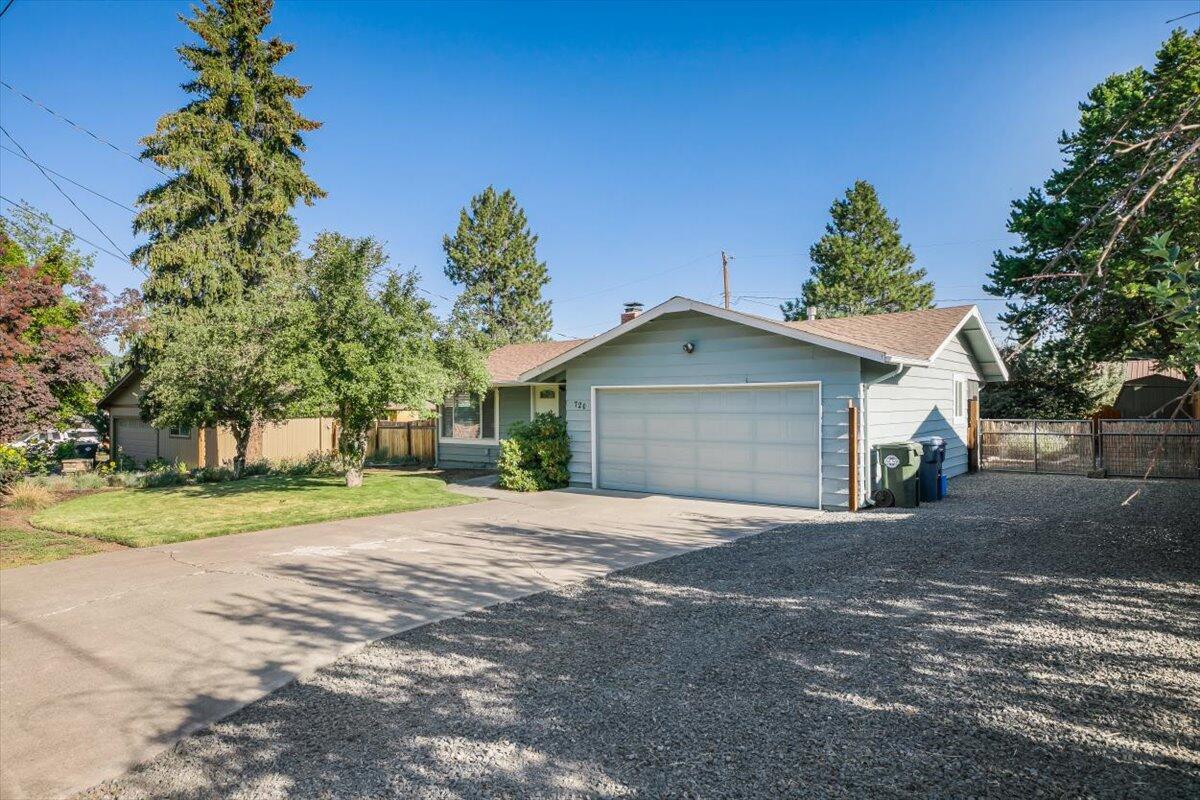 720 Northeast Innes Lane Bend, OR 97701 - Photo 4 of 35 04-720 NE Innes Ln-013