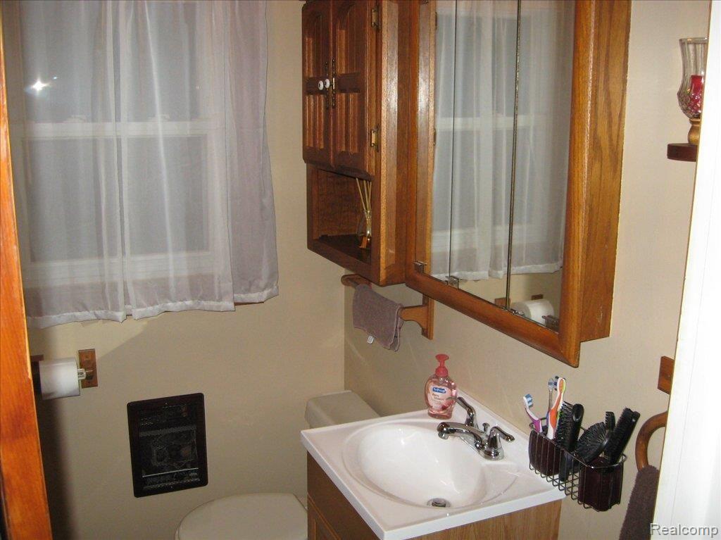3450 Middle Road Highland, MI 48357 - Photo 18 of 22 IMG_0341