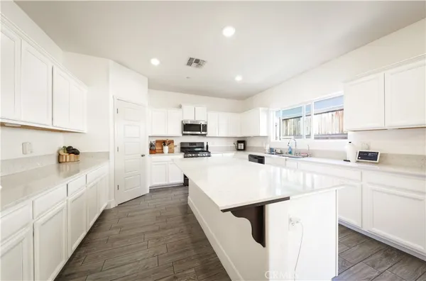 $422,500 | 9612 Cobble Creek Dr. Drive, Shafter, CA 93263