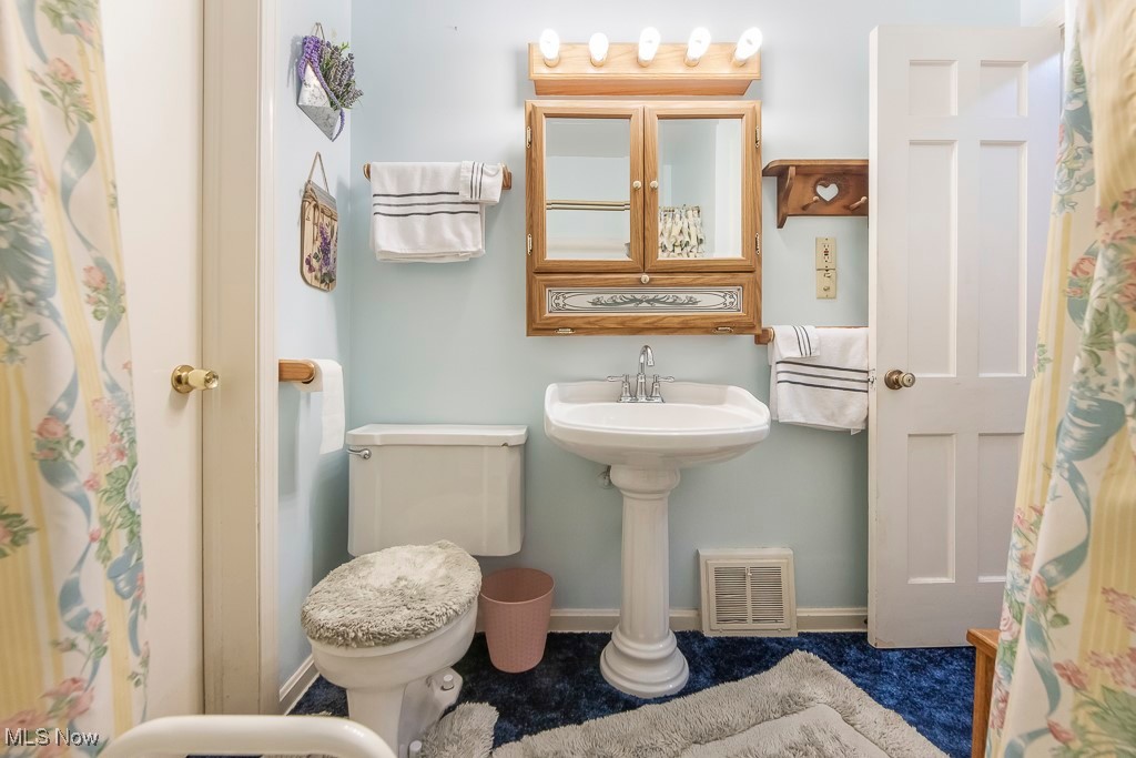 2733 East Waterloo Road Akron, OH 44312 - Photo 26 of 46 Bathroom with toilet
