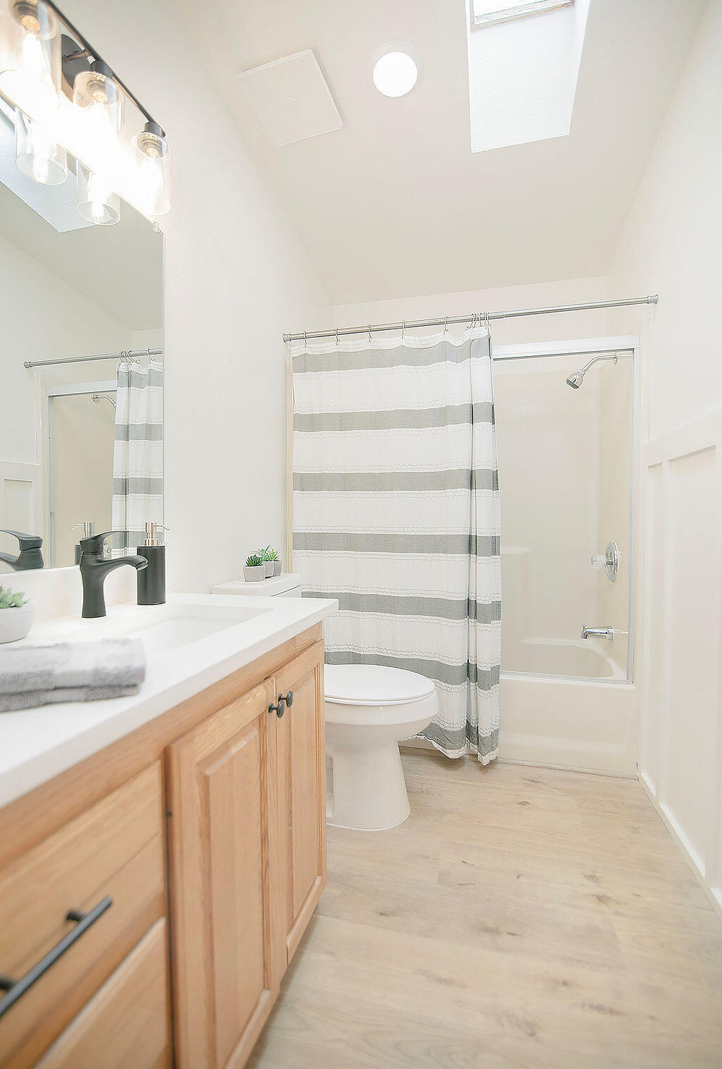 17231 Downey Road Bend, OR 97707 - Photo 28 of 40 a bathroom with a granite countertop sink a toilet and a bathtub