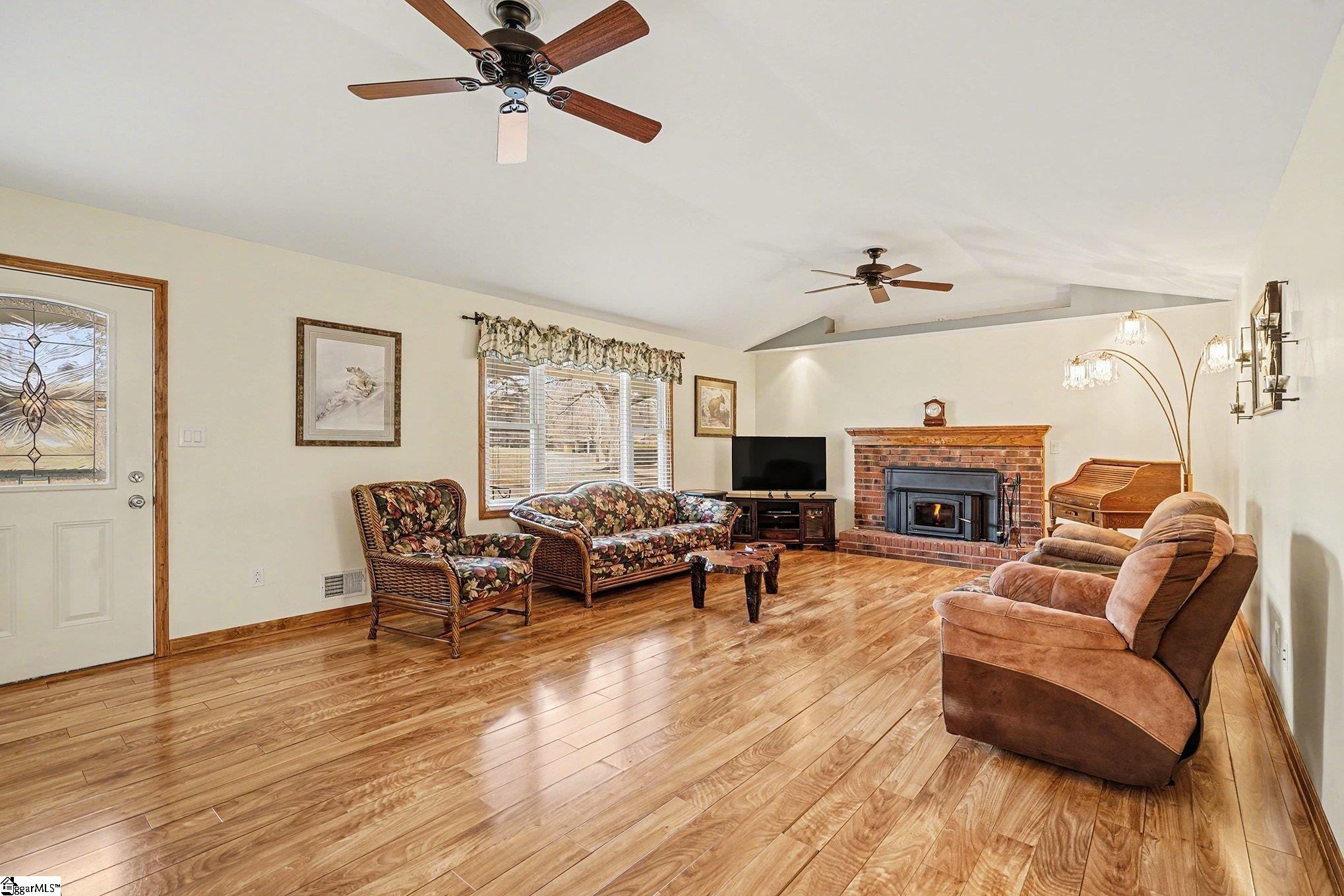 104 Owens Drive Inman, SC 29349 - Photo 3 of 37