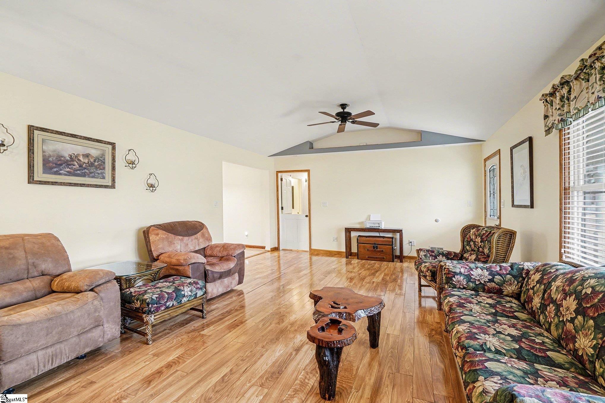 104 Owens Drive Inman, SC 29349 - Photo 5 of 37